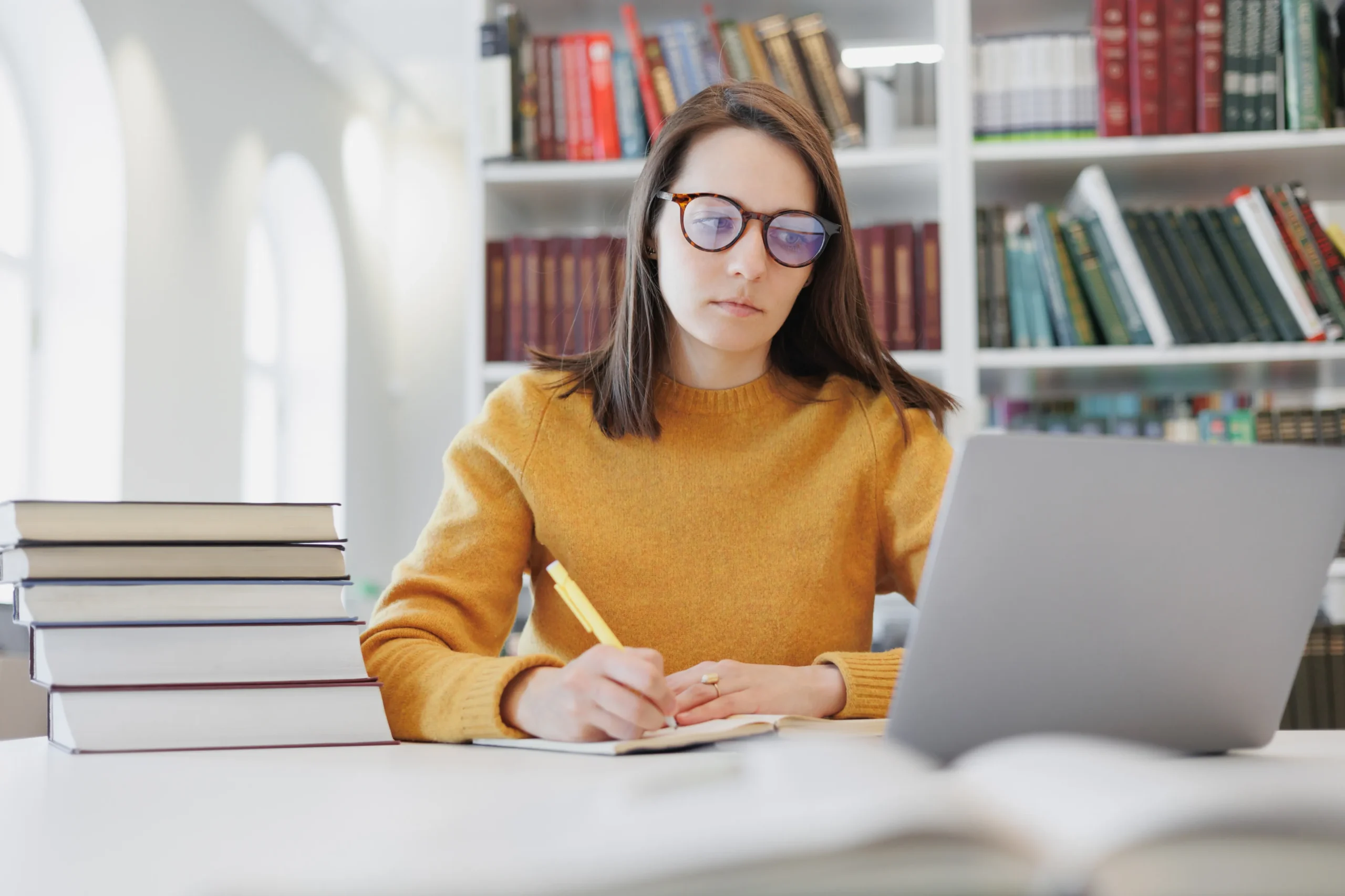¿Tienes dudas sobre cómo gestionar tus impuestos trabajando online?